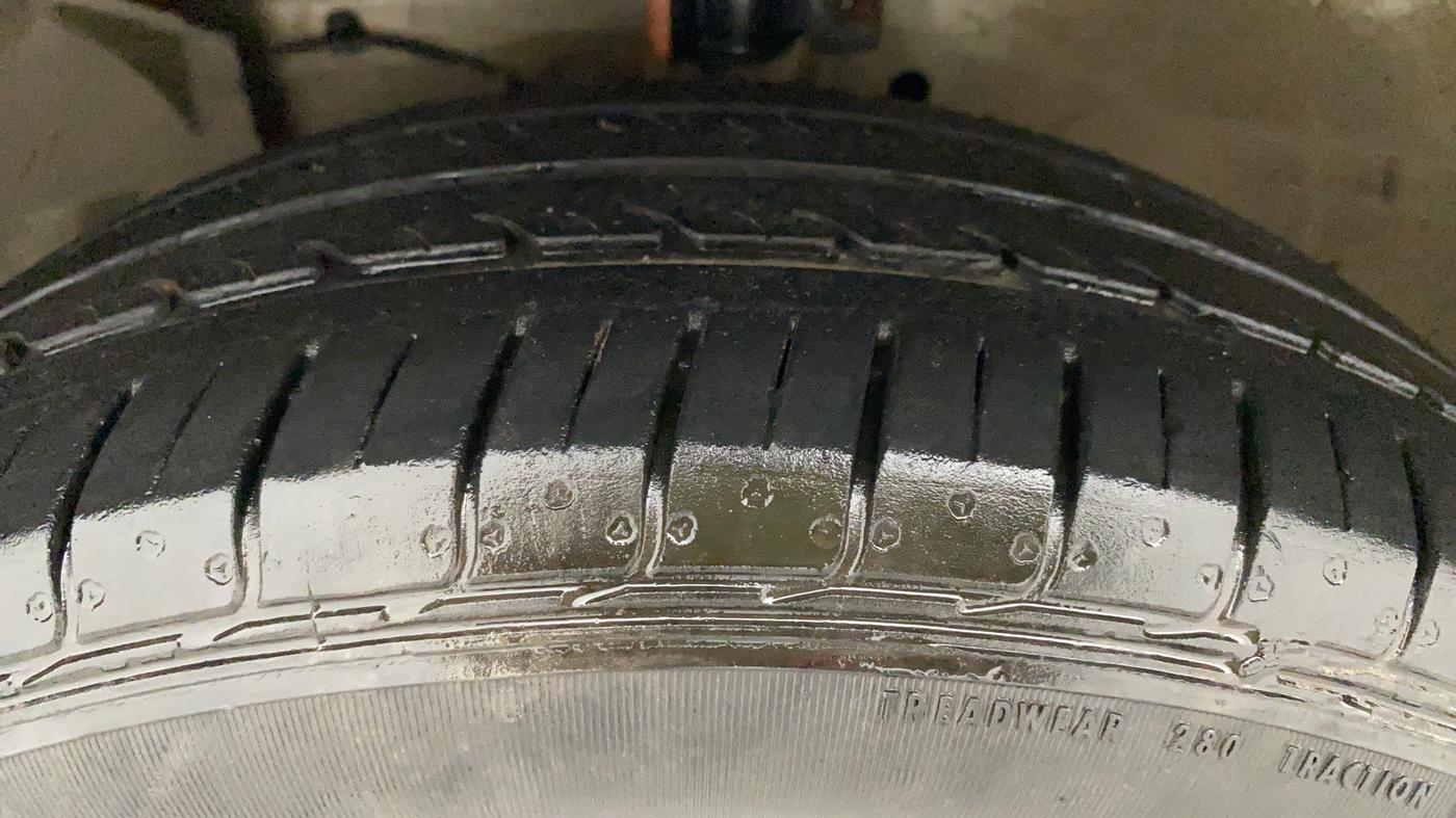 2014 Maruti Ciaz VXI+AT, Petrol, Automatic, 97,770 km, Left Front Tyre Tread