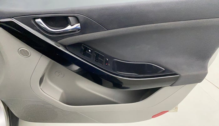 2019 Tata NEXON XZA PLUS DIESEL, Diesel, Automatic, 51,615 km, Driver Side Door Panels Control