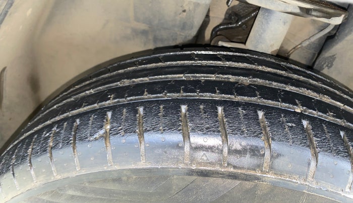 2021 Tata PUNCH CREATIVE AMT 1.2 RTN DUAL TONE, Petrol, Automatic, 43,489 km, Left Front Tyre Tread