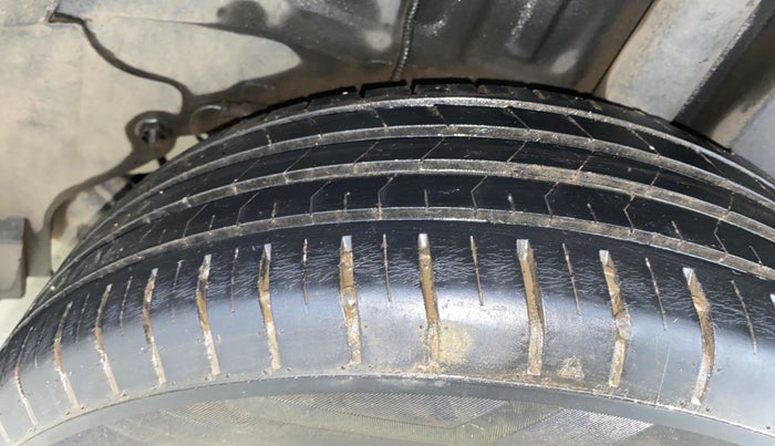 2021 Tata PUNCH CREATIVE AMT 1.2 RTN DUAL TONE, Petrol, Automatic, 43,489 km, Left Rear Tyre Tread