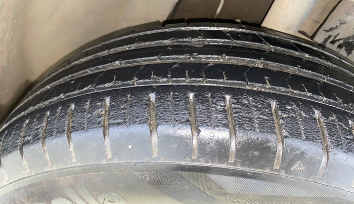 2021 Tata PUNCH CREATIVE AMT 1.2 RTN DUAL TONE, Petrol, Automatic, 43,489 km, Right Front Tyre Tread