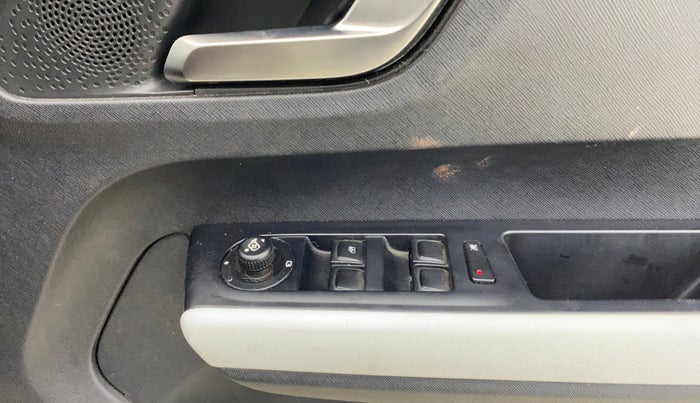 2021 Tata PUNCH CREATIVE AMT 1.2 RTN DUAL TONE, Petrol, Automatic, 43,489 km, Driver Side Door Panels Control