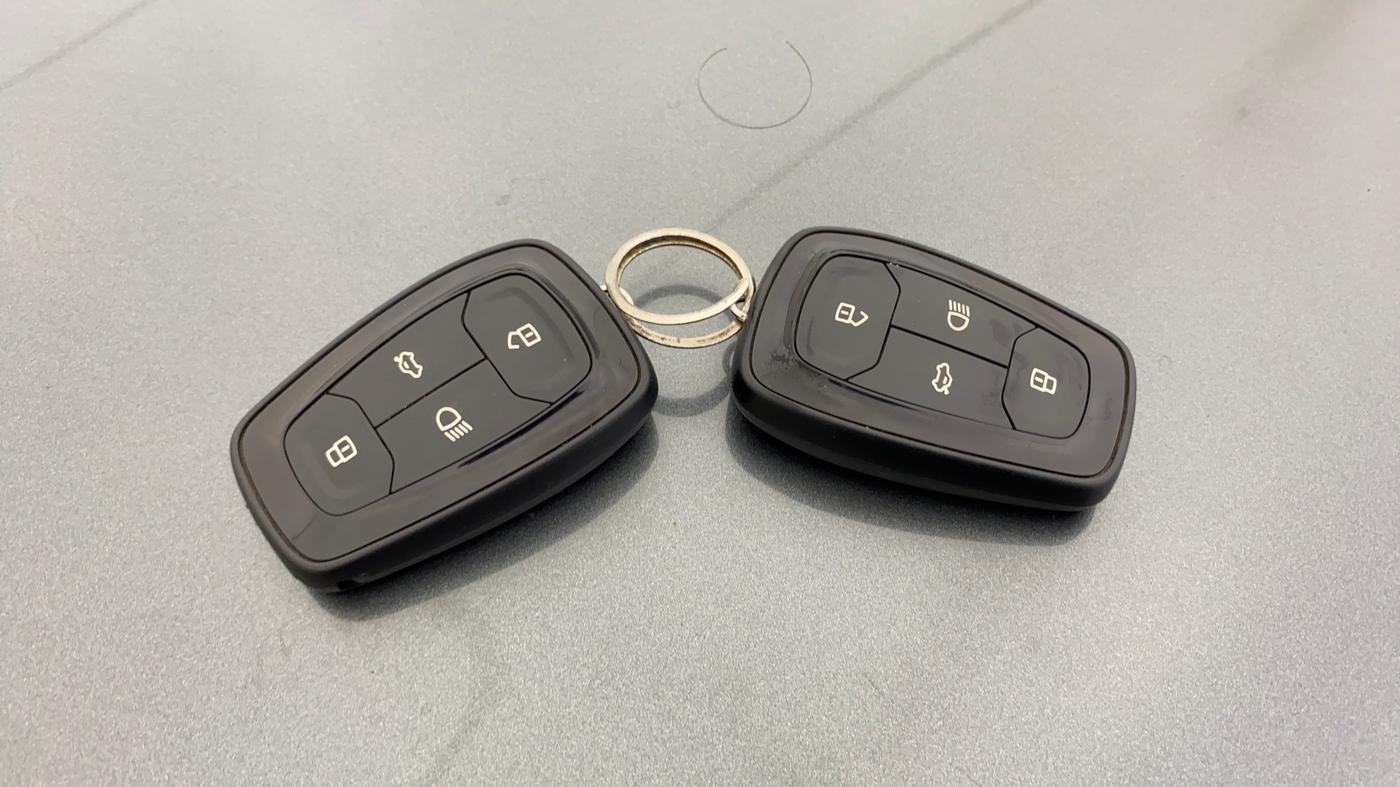 2021 Tata PUNCH CREATIVE AMT 1.2 RTN DUAL TONE, Petrol, Automatic, 43,489 km, Key Close Up
