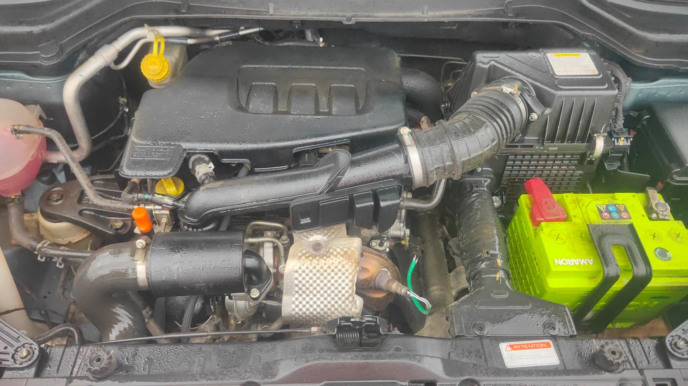 2019 Mahindra XUV300 W6 1.2 PETROL, Petrol, Manual, 36,627 km, Engine View