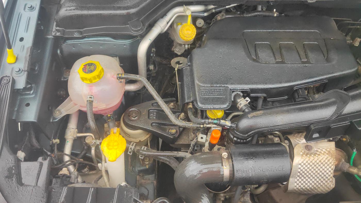 2019 Mahindra XUV300 W6 1.2 PETROL, Petrol, Manual, 36,627 km, Engine View - Right