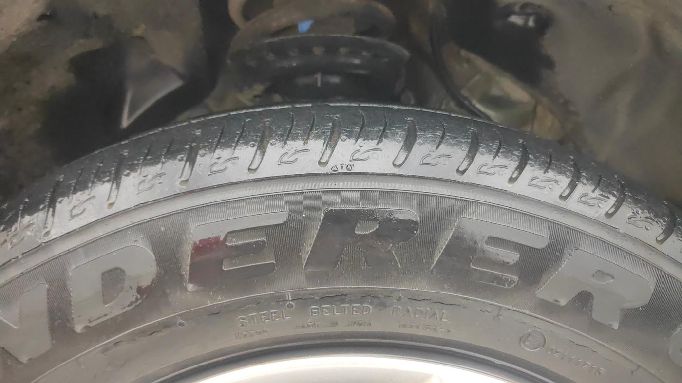 2019 Mahindra XUV300 W6 1.2 PETROL, Petrol, Manual, 36,627 km, Right Front Tyre Tread