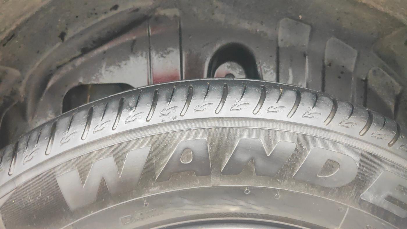 2019 Mahindra XUV300 W6 1.2 PETROL, Petrol, Manual, 36,627 km, Left Rear Tyre Tread