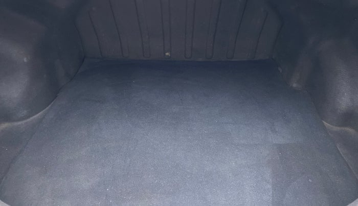 2013 Hyundai Verna FLUIDIC 1.6 SX VTVT, Petrol, Manual, 60,623 km, Boot Inside