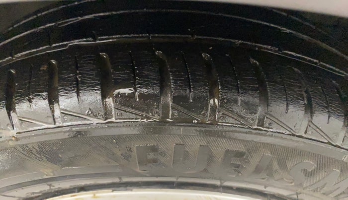 2015 Maruti Celerio VXI AMT, Petrol, Automatic, 40,079 km, Right Front Tyre Tread