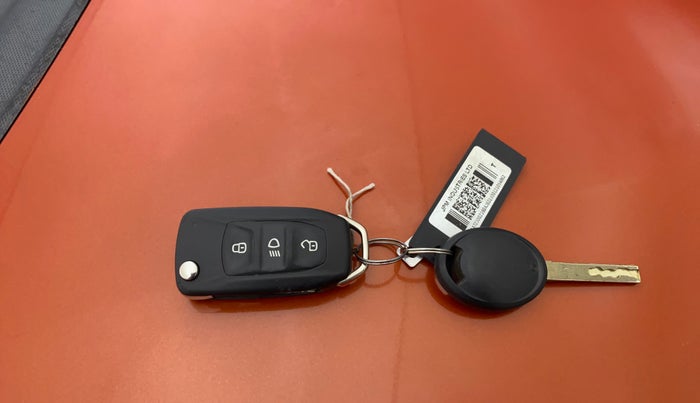 2021 Tata Tiago XT PETROL, CNG, Manual, 57,456 km, Key Close Up
