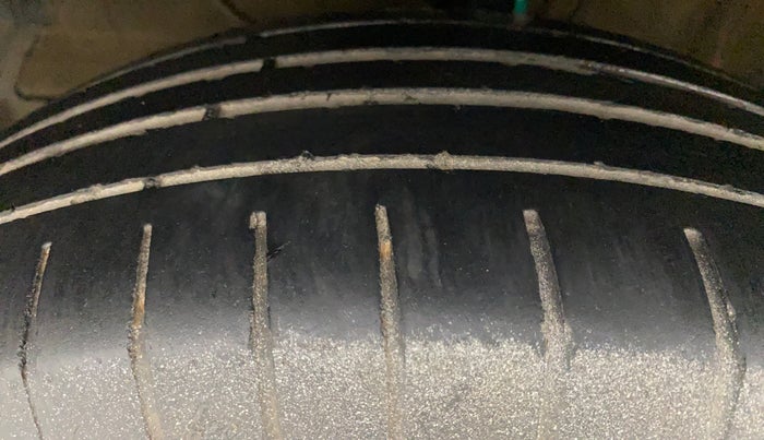 2018 Maruti Swift ZDI AMT, Diesel, Automatic, 63,797 km, Left Front Tyre Tread