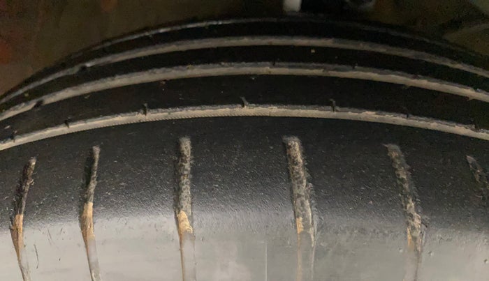 2018 Maruti Swift ZDI AMT, Diesel, Automatic, 63,797 km, Right Front Tyre Tread