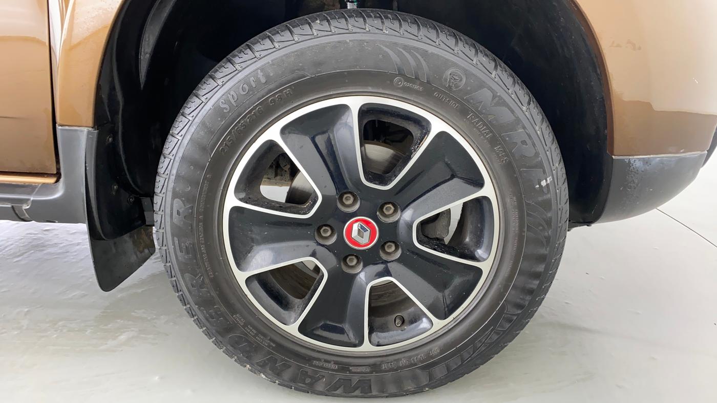 2017 Renault Duster RXS CVT 106 PS, Petrol, Automatic, 49,600 km, Right Front Wheel