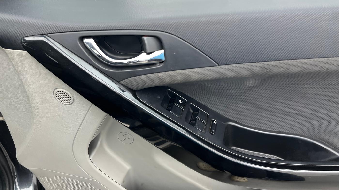 2019 Tata NEXON XZA PLUS PETROL, Petrol, Automatic, 44,994 km, Driver Side Door Panels Control