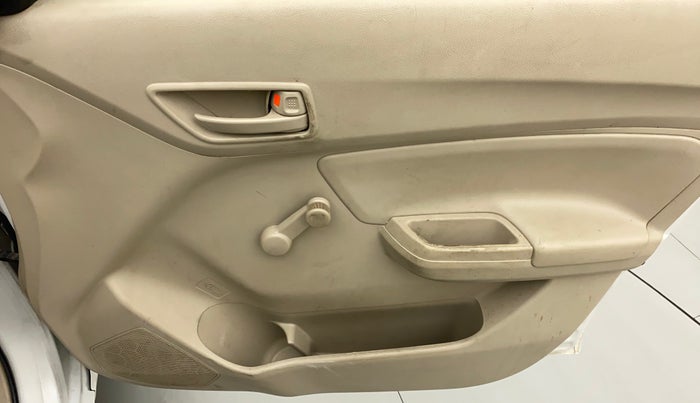 2017 Maruti Dzire LXI, CNG, Manual, 32,849 km, Driver Side Door Panels Control