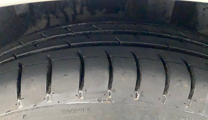 2017 Maruti Dzire LXI, CNG, Manual, 32,849 km, Left Rear Tyre Tread