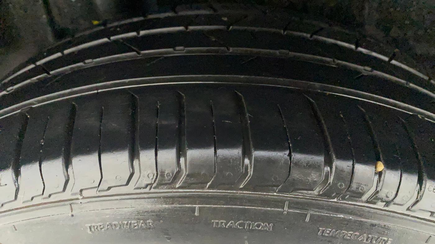 2017 Maruti Vitara Brezza VDI OPT, Diesel, Manual, 83,652 km, Right Rear Tyre Tread