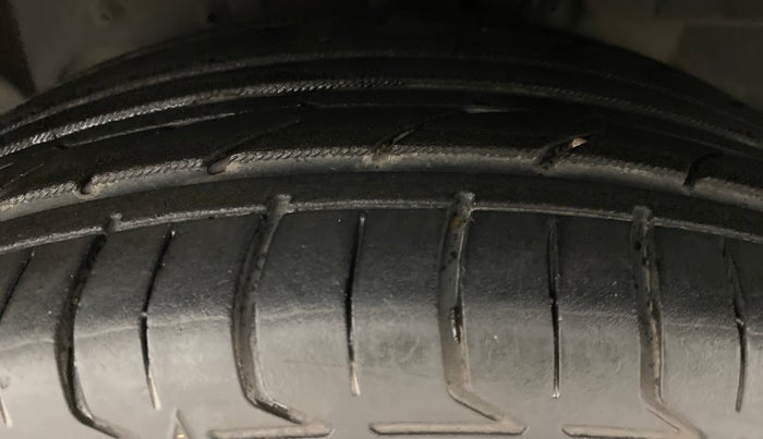 2019 Ford New Figo TITANIUM 1.2 PETROL MT, Petrol, Manual, 37,736 km, Left Front Tyre Tread