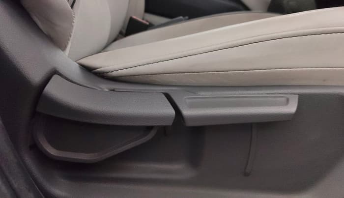 2024 Hyundai GRAND I10 NIOS Sportz 1.2 HY-CNG Duo, CNG, Manual, 7,006 km, Driver Side Adjustment Panel