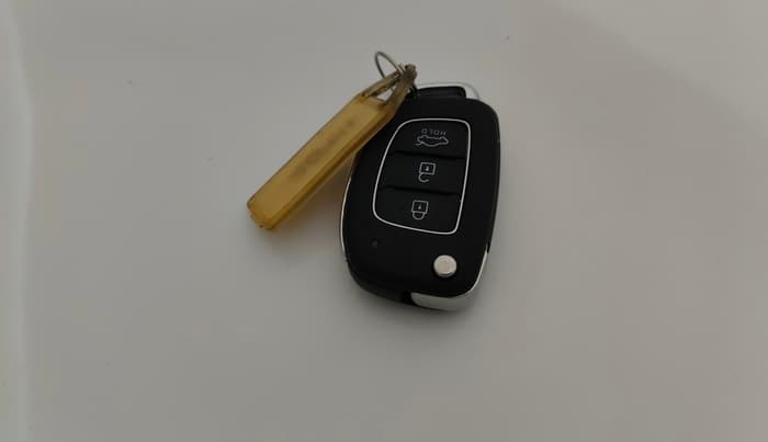 2024 Hyundai GRAND I10 NIOS Sportz 1.2 HY-CNG Duo, CNG, Manual, 7,006 km, Key Close Up