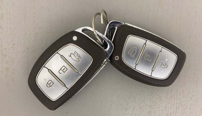 2016 Hyundai Grand i10 ASTA (O) AT 1.2 KAPPA VTVT, Petrol, Automatic, 64,215 km, Key Close Up