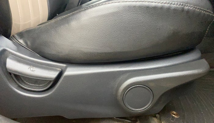 2016 Hyundai Grand i10 ASTA (O) AT 1.2 KAPPA VTVT, Petrol, Automatic, 64,215 km, Driver Side Adjustment Panel