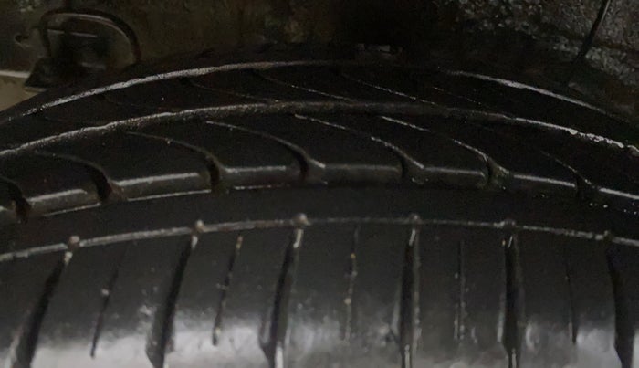 2016 Hyundai Grand i10 ASTA (O) AT 1.2 KAPPA VTVT, Petrol, Automatic, 64,215 km, Right Rear Tyre Tread