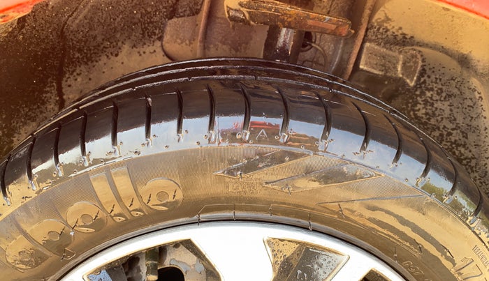 2017 Tata Tiago XT PETROL, Petrol, Manual, 40,417 km, Right Front Tyre Tread