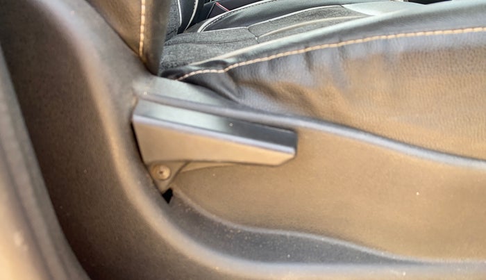 2017 Tata Tiago XT PETROL, Petrol, Manual, 40,417 km, Driver Side Adjustment Panel