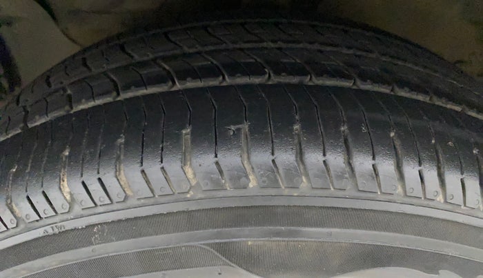 2015 Hyundai Creta SX 1.6 DIESEL, Diesel, Manual, 78,386 km, Left Front Tyre Tread