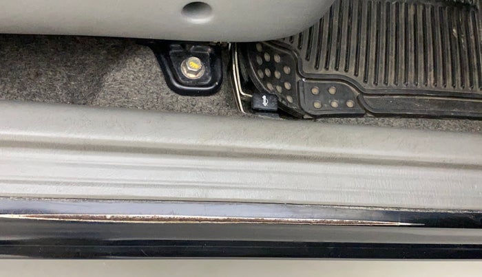2011 Maruti Alto K10 VXI, Petrol, Manual, 87,965 km, Right running board - Minor scratches