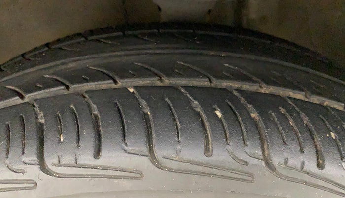 2011 Maruti Alto K10 VXI, Petrol, Manual, 87,965 km, Left Front Tyre Tread