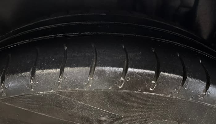 2015 Maruti Swift LXI (O), CNG, Manual, 56,349 km, Left Rear Tyre Tread