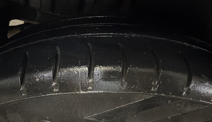 2015 Maruti Swift LXI (O), CNG, Manual, 56,349 km, Right Rear Tyre Tread