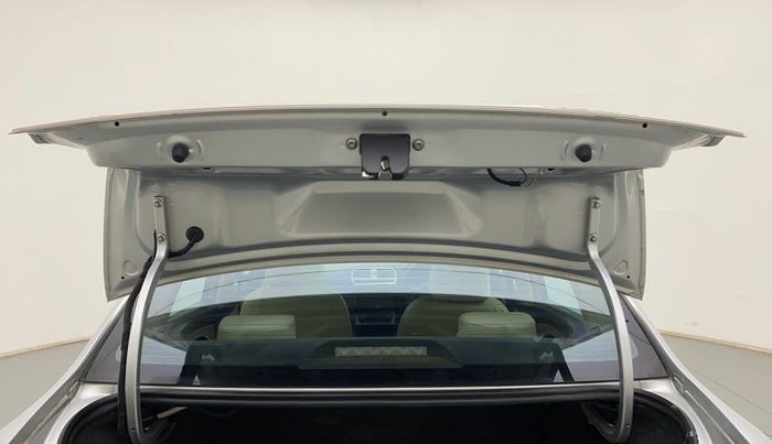 2016 Volkswagen Ameo HIGHLINE1.2L, Petrol, Manual, 71,580 km, Boot Door Open