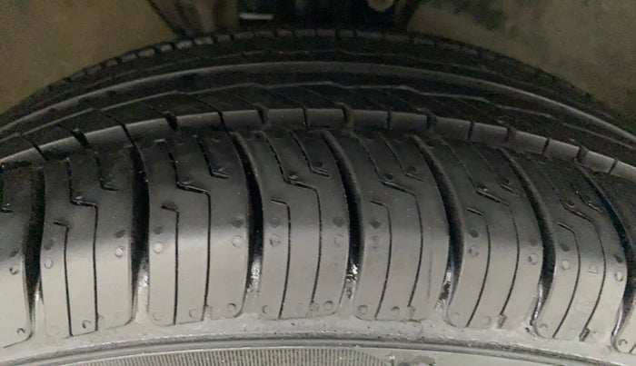 2016 Volkswagen Ameo HIGHLINE1.2L, Petrol, Manual, 71,580 km, Right Front Tyre Tread