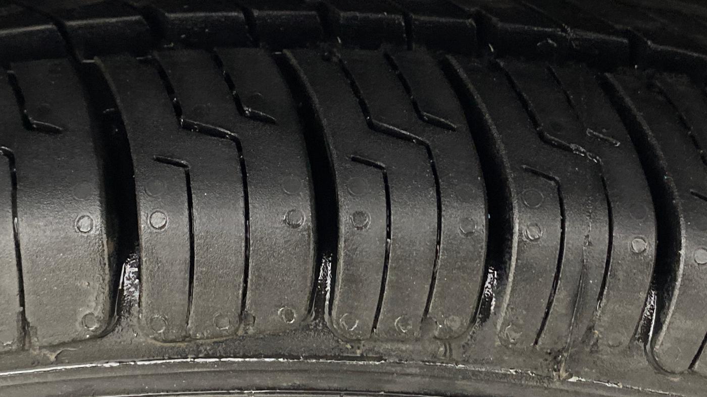 2016 Datsun Redi Go S, Petrol, Manual, 72,632 km, Right Front Tyre Tread
