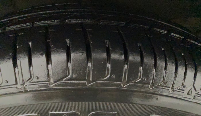 2011 Hyundai i10 SPORTZ 1.2, Petrol, Manual, 32,715 km, Right Front Tyre Tread