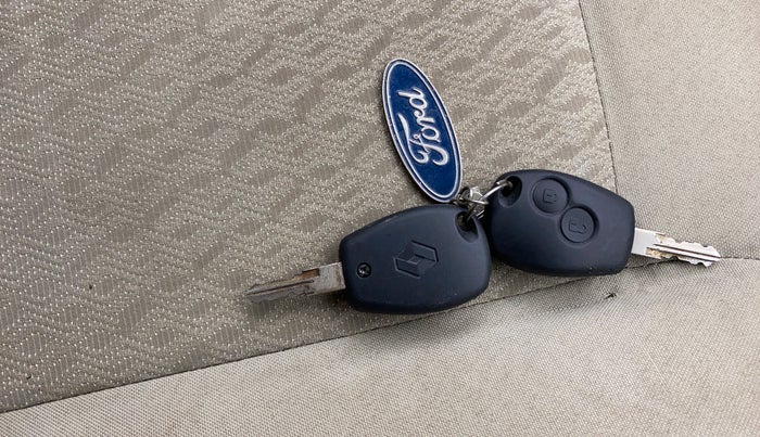 2013 Renault Duster 85 PS RXL DIESEL, Diesel, Manual, 1,11,669 km, Key Close Up