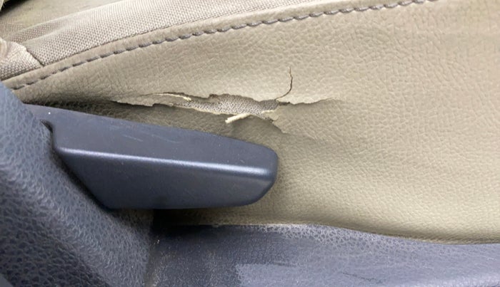 2013 Renault Duster 85 PS RXL DIESEL, Diesel, Manual, 1,11,669 km, Driver Side Adjustment Panel