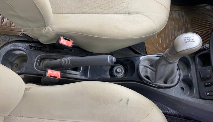 2013 Renault Duster 85 PS RXL DIESEL, Diesel, Manual, 1,11,669 km, Gear Lever