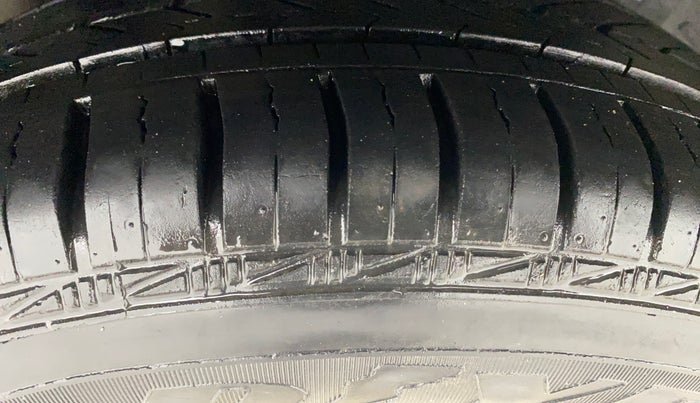 2017 Ford Figo Aspire TITANIUM1.5 DIESEL, Diesel, Manual, 69,665 km, Right Rear Tyre Tread