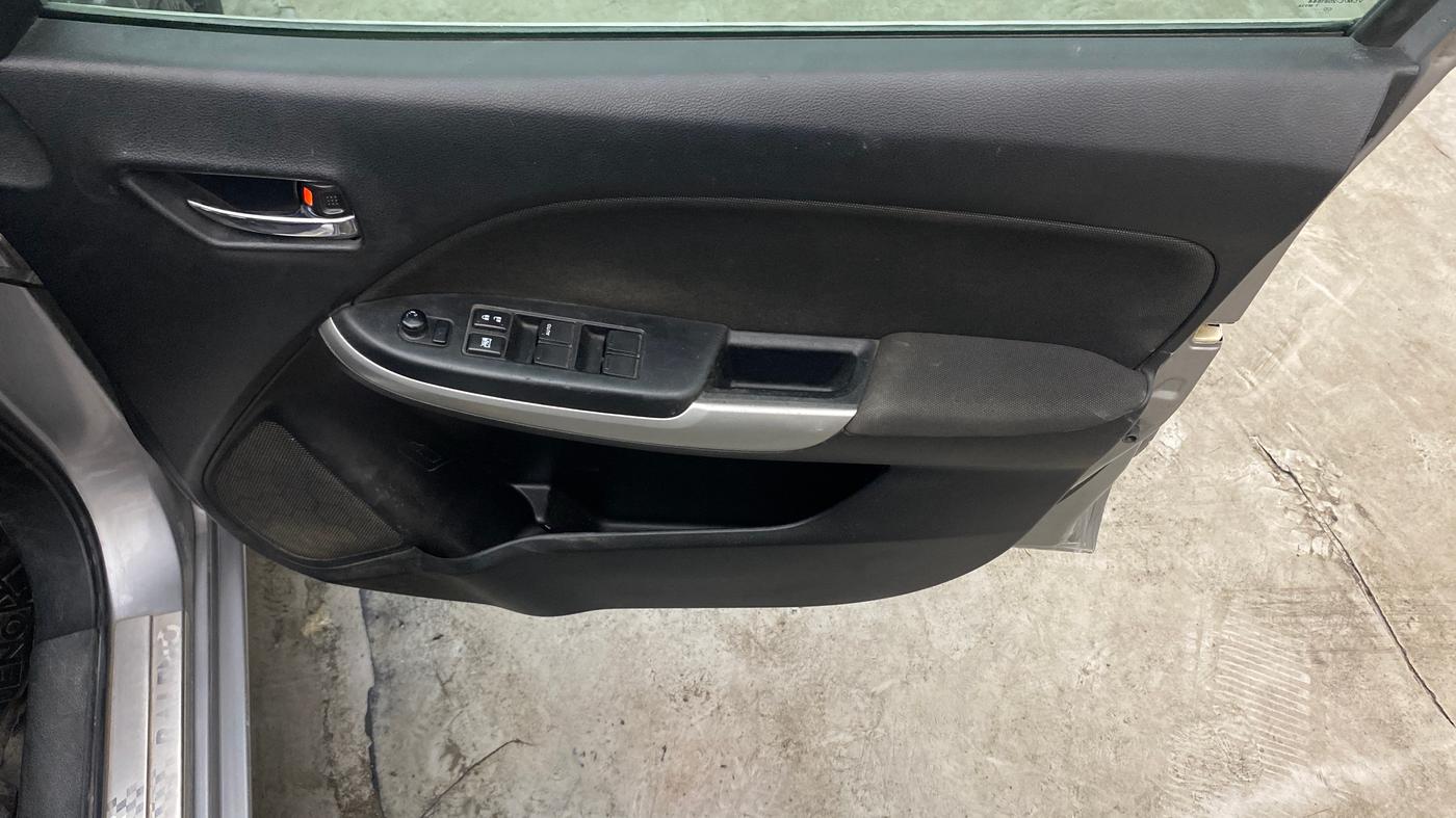 2016 Maruti Baleno ALPHA PETROL 1.2, Petrol, Manual, 1,04,490 km, Driver Side Door Panels Control