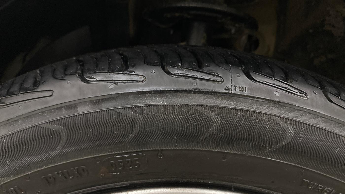 2016 Maruti Baleno ALPHA PETROL 1.2, Petrol, Manual, 1,04,490 km, Left Front Tyre Tread