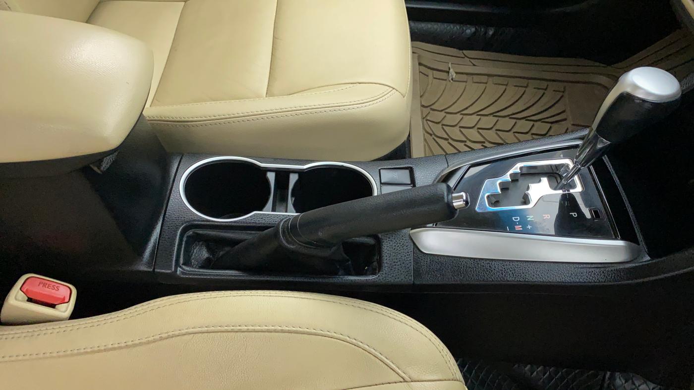 2017 Toyota Corolla Altis VL AT, Petrol, Automatic, 39,476 km, Gear Lever