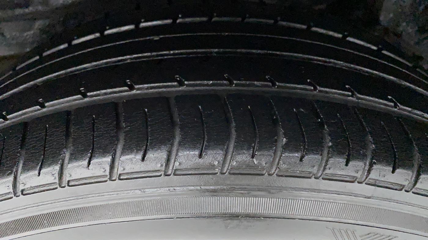 2017 Toyota Corolla Altis VL AT, Petrol, Automatic, 39,476 km, Right Rear Tyre Tread