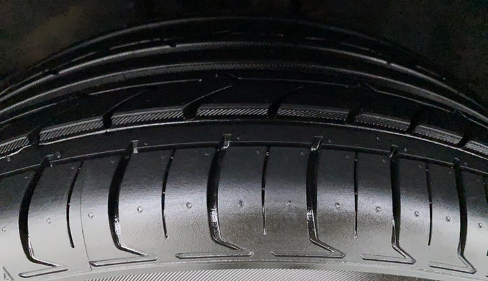 2017 Toyota Corolla Altis VL AT, Petrol, Automatic, 39,476 km, Left Front Tyre Tread