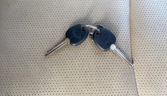 2017 Hyundai Eon ERA +, Petrol, Manual, 56,804 km, Key Close Up