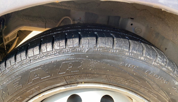 2017 Hyundai Eon ERA +, Petrol, Manual, 56,804 km, Right Rear Tyre Tread