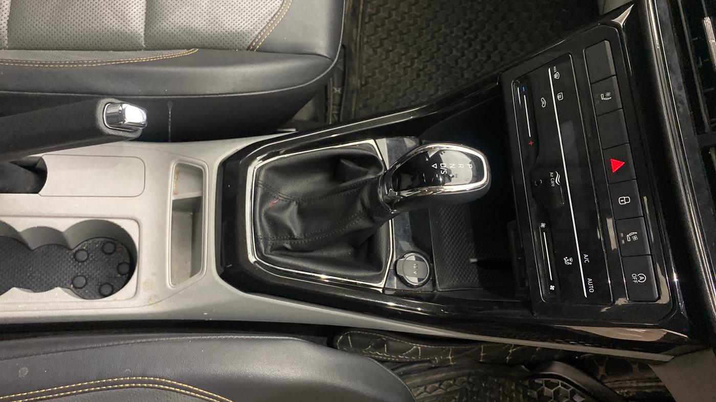 2022 Skoda KUSHAQ STYLE 1.5L TSI DSG, Petrol, Automatic, 1,12,096 km, Gear Lever